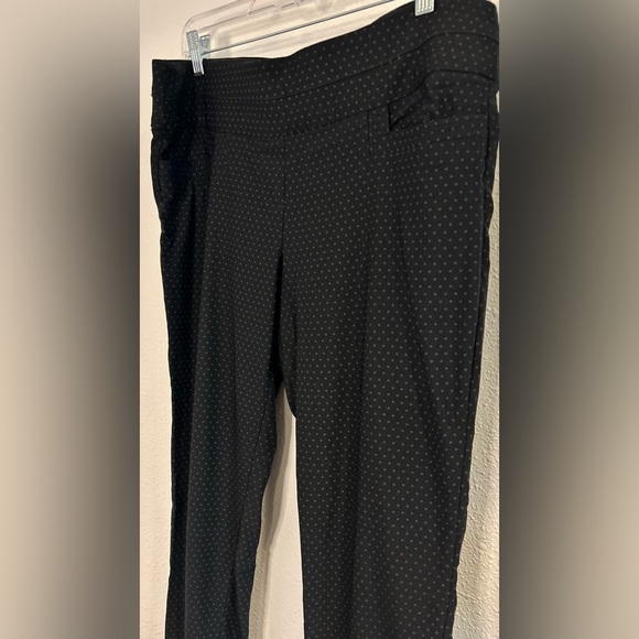 Maurices Black Polka Dot Pattern Cropped Pants Size Large Regular - Picture 2 of 6